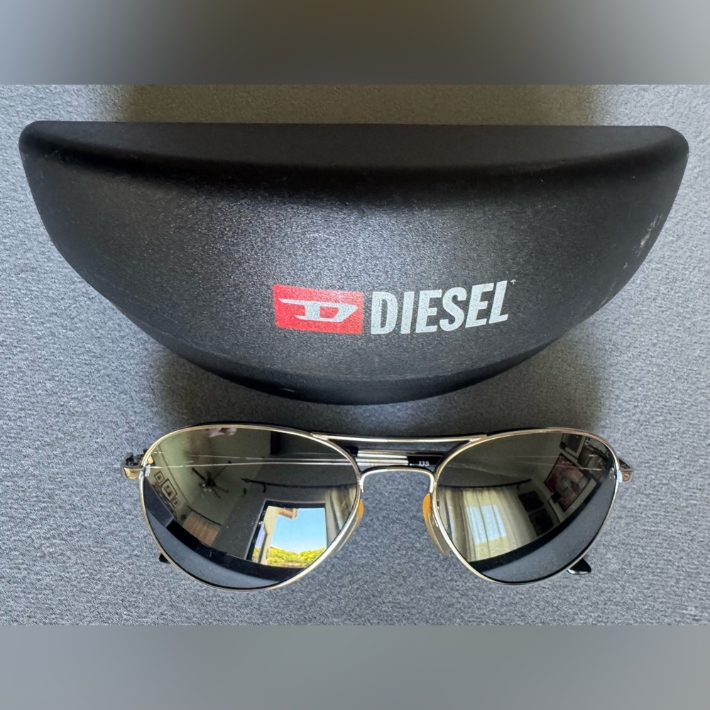 Diesel Silver Metal Aviator Sunglasses with Dark Mirrored Lenses Vintage/Unisex